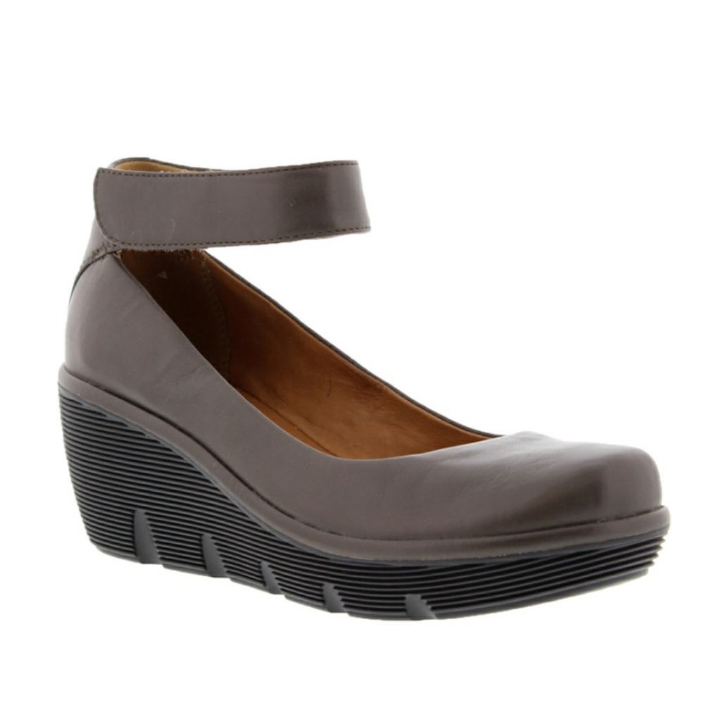 Clarks Clarene Tide Wedge Pump In Khaki Leather